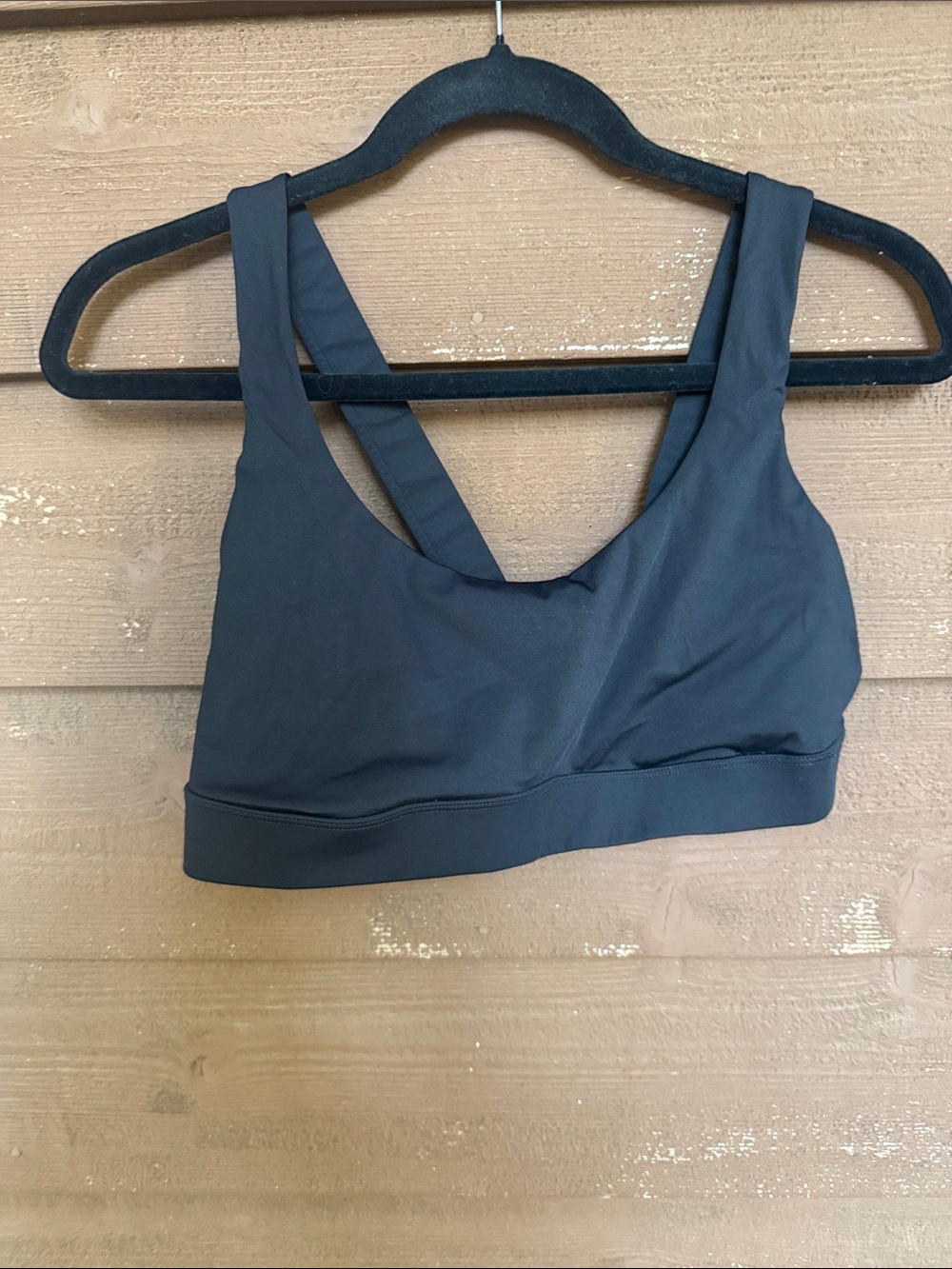 Vuori Black Crossback Low-Profile Sports Bra size Large